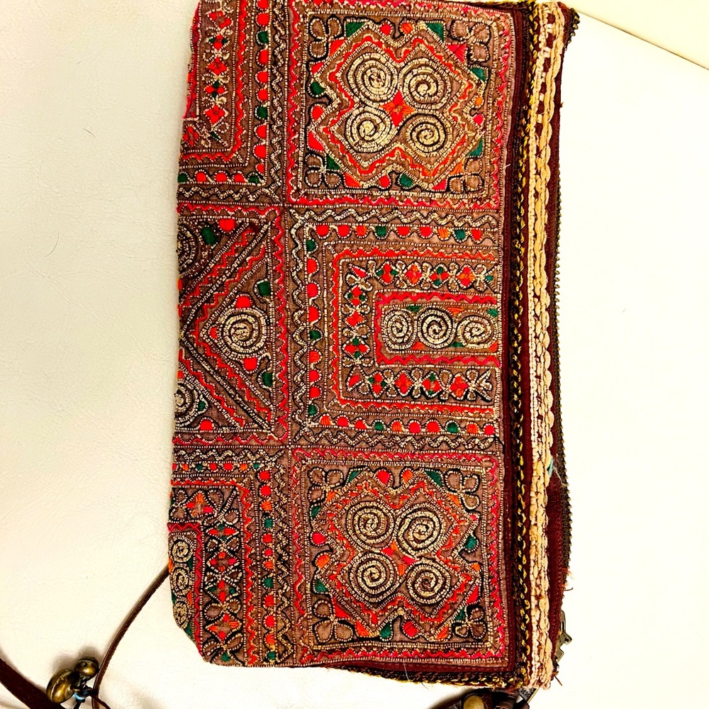 JadeTribe clutch in rich Fall colors with a beaded tassel! 9 x 4 inches!